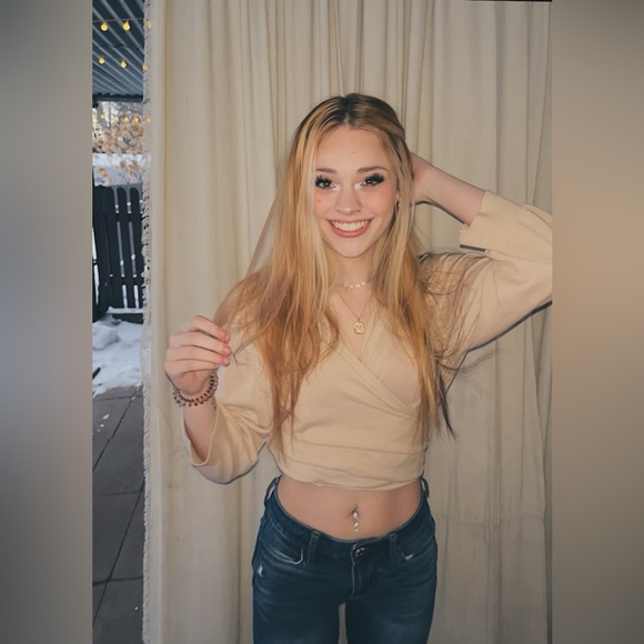 Meet your Posher, Morgan🩷 - Picture 5 of 6